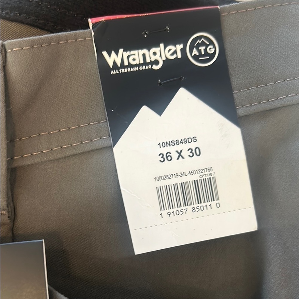 Wrangler Gray Cargo Pants with Modern Appeal - Picture 2 of 7